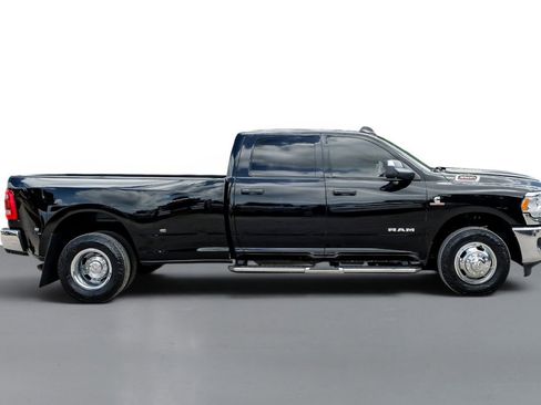 Used 2022 RAM 3500 Tradesman w/ Max Tow Package RWD image 5