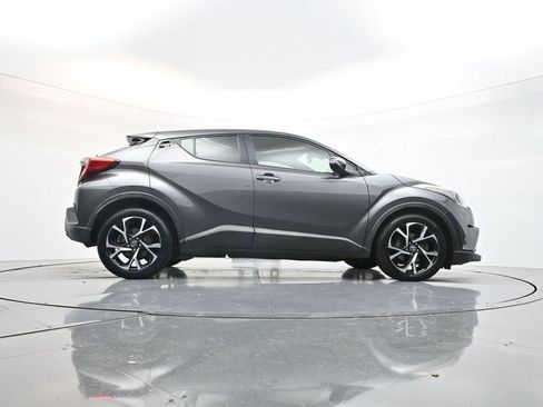 Used 2018 Toyota C-HR XLE FWD image 32