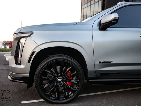 Used 2025 Cadillac Escalade V w/ LPO, ONYX Package AWD/4WD image 8