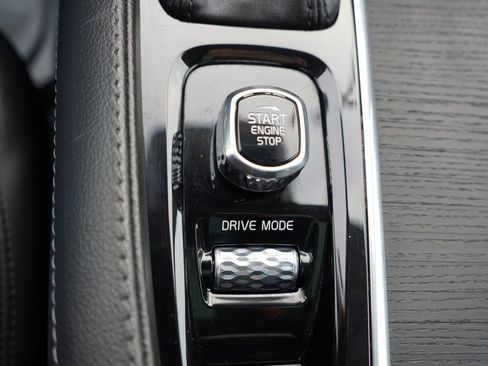 Used 2020 Volvo XC90 T5 Momentum w/ Protection Package Premier image 31