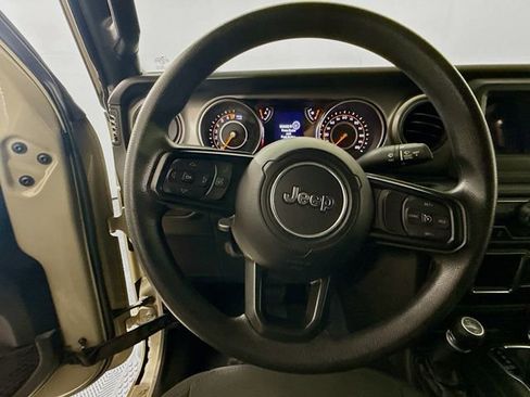 Used 2022 Jeep Wrangler Unlimited Sport image 11