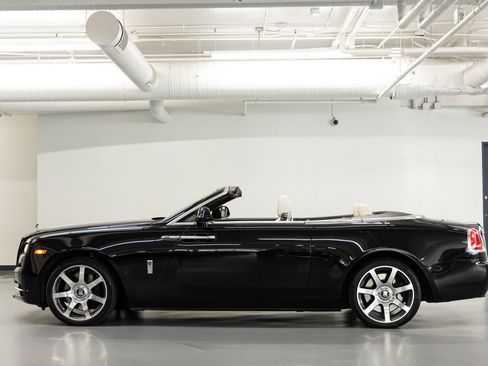Used 2017 Rolls-Royce Dawn RWD image 2