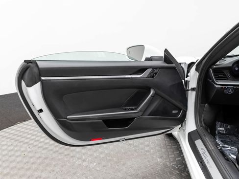 Used 2020 Porsche 911 Carrera RWD image 25