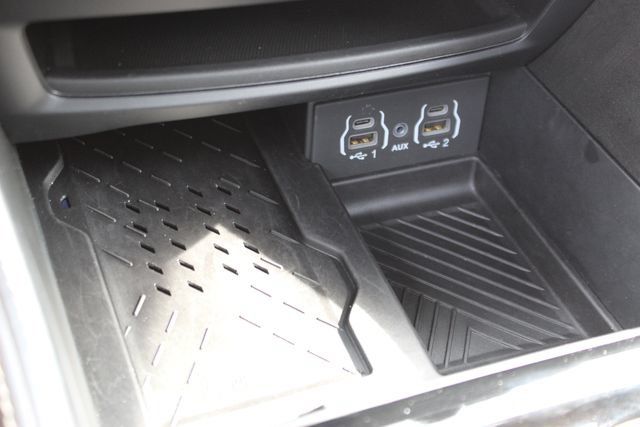 Used 2025 Chrysler Pacifica Limited FWD image 22