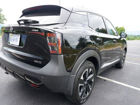 Used 2025 Nissan Kicks SV w/ SV Premium Package AWD/4WD image 7
