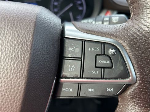 Used 2021 Toyota Sienna Platinum FWD image 20