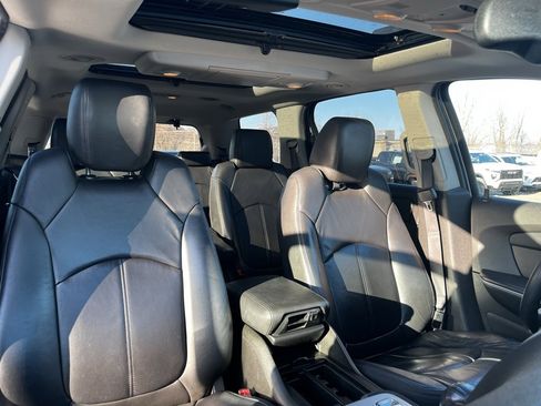 Used 2011 GMC Acadia SLT w/ Technology Package image 40