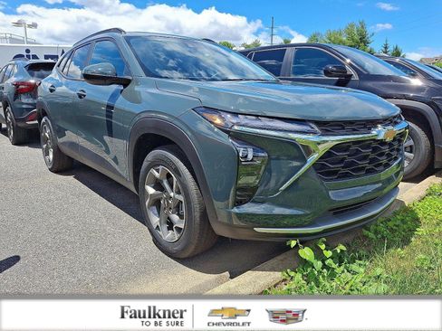 New 2026 Chevrolet Trax LT w/ Sunroof Package FWD image 1