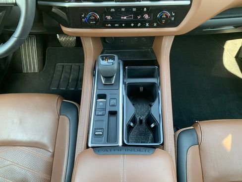 Used 2024 Nissan Pathfinder Platinum FWD image 18