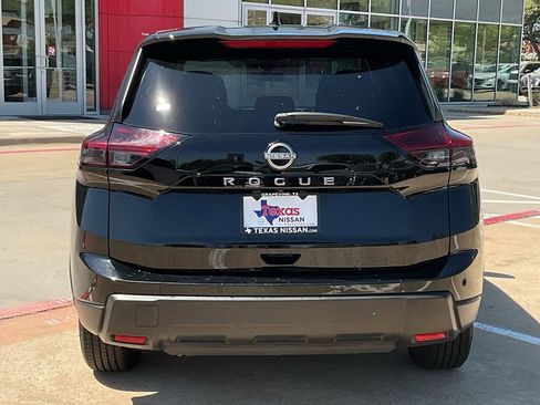 Used 2025 Nissan Rogue SV image 6
