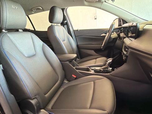Used 2025 Buick Encore GX Sport Touring w/ Comfort Package FWD image 27