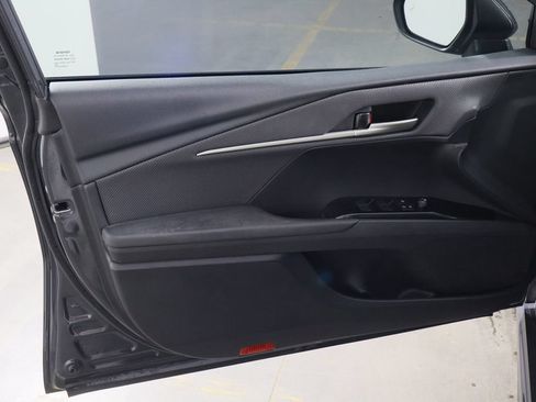 Used 2025 Toyota Camry SE w/ Convenience Package FWD image 13