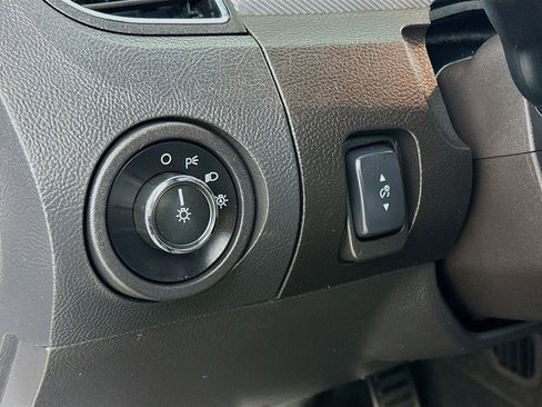 Used 2013 Ford Taurus SHO image 12