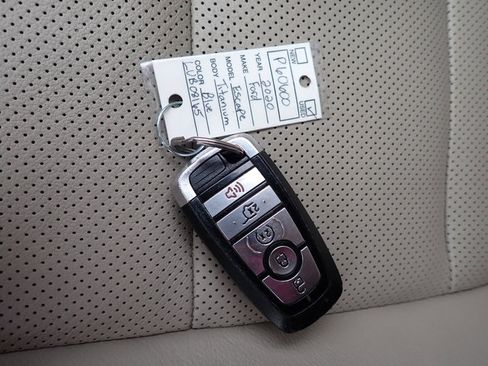 Used 2020 Ford Escape Titanium AWD/4WD image 30