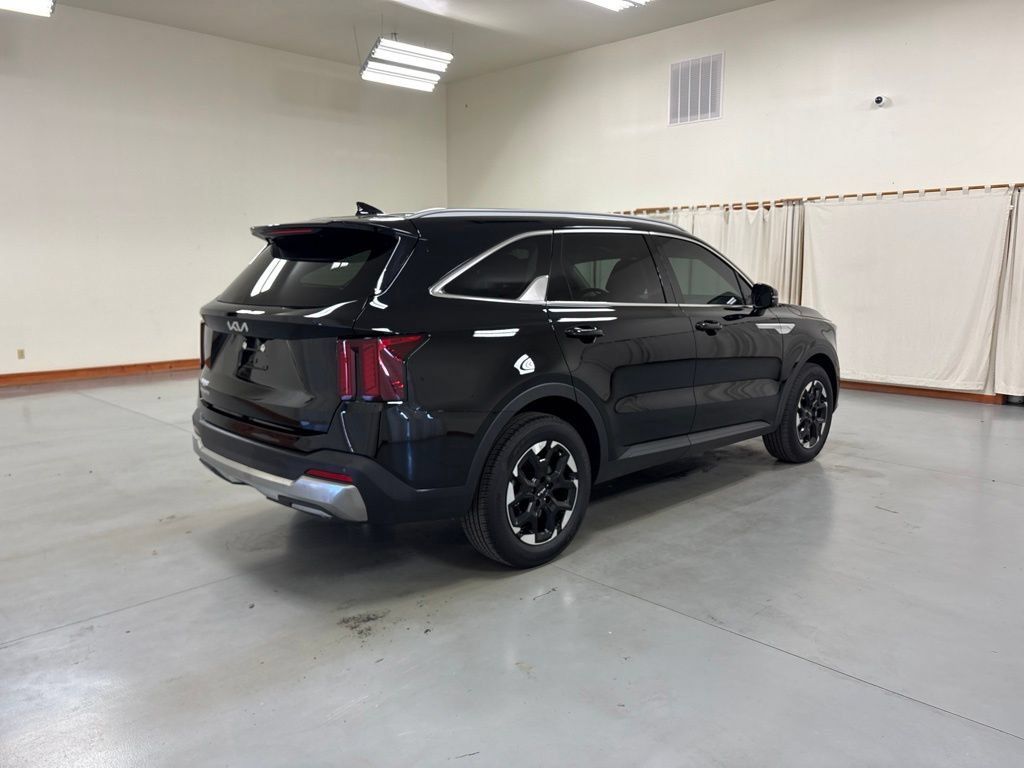 Used 2026 Kia Sorento S FWD image 8