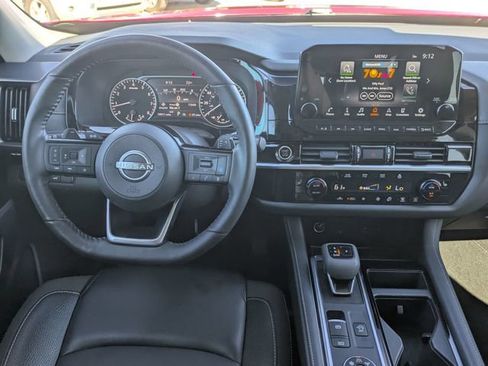 Used 2024 Nissan Pathfinder SL AWD/4WD image 33