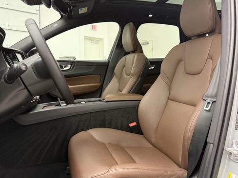 Certified 2024 Volvo XC60 B5 Plus AWD/4WD image 12