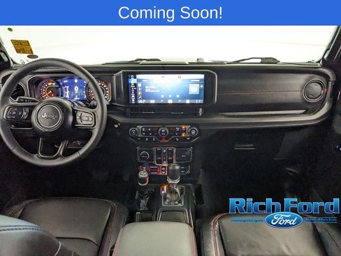 Used 2025 Jeep Wrangler Unlimited Rubicon AWD/4WD image 7