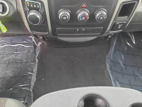 Used 2015 RAM 1500 Classic SLT image 25