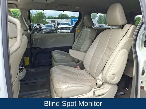 Used 2014 Toyota Sienna XLE w/ Entertainment Package AWD/4WD image 18