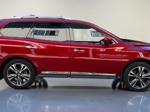 Used 2019 Nissan Pathfinder Platinum AWD/4WD image 7