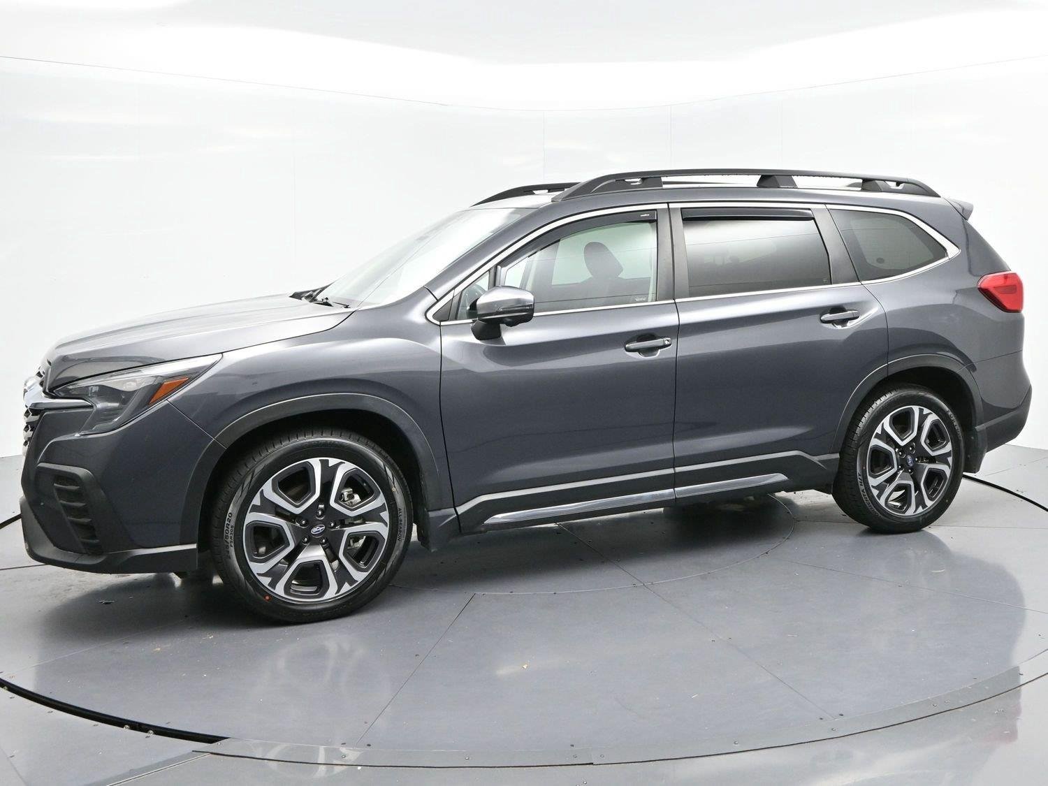 Used 2023 Subaru Ascent Limited w/ Technology Package AWD/4WD image 4