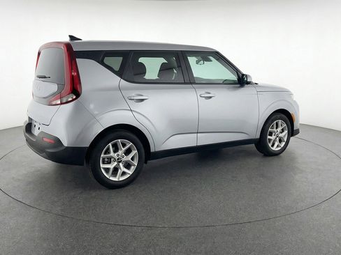 Used 2025 Kia Soul LX w/ LX Technology Package FWD image 9
