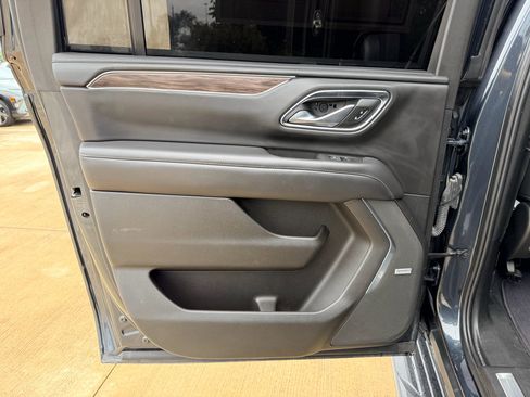 Used 2022 Chevrolet Suburban LT RWD image 21