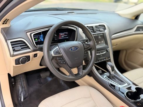 Used 2014 Ford Fusion SE FWD image 15