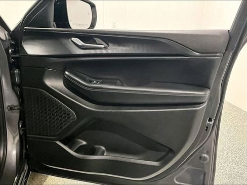 Used 2024 Jeep Grand Cherokee Altitude image 30