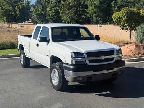 Used 2003 Chevrolet Silverado 2500 LS AWD/4WD image 2