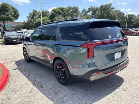 Used 2026 Kia Carnival SX w/ SX Dark Edition Package FWD image 3