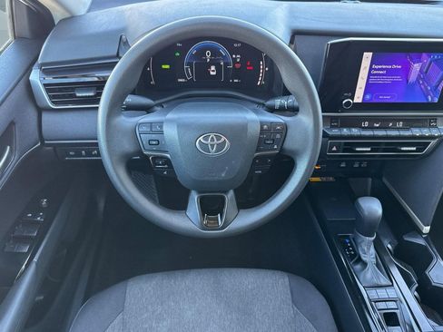 Used 2025 Toyota Camry LE image 26
