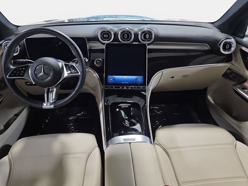 Used 2025 Mercedes-Benz GLC 300 4MATIC image 9