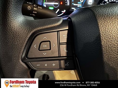 Used 2025 Toyota Sienna LE FWD image 17