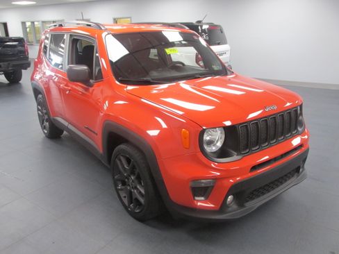 Used 2021 Jeep Renegade Latitude FWD image 3