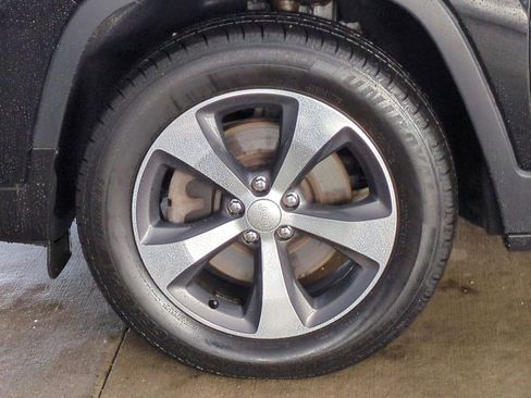 Used 2019 Jeep Cherokee Limited image 13