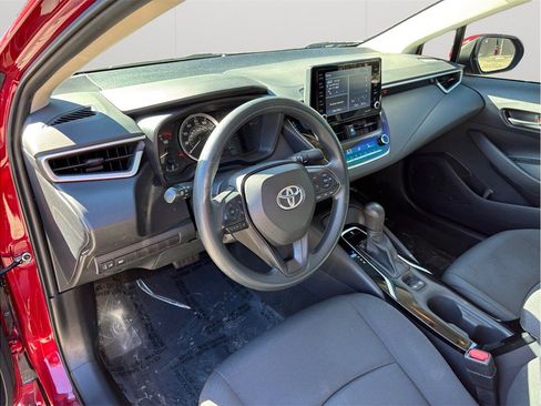 Used 2022 Toyota Corolla LE image 6