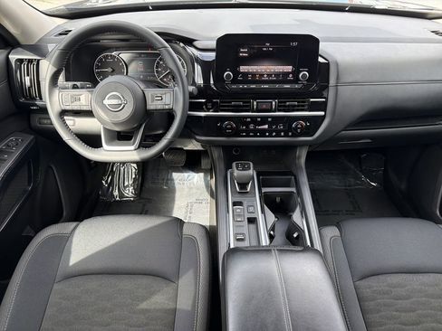 Used 2025 Nissan Pathfinder SV FWD image 2