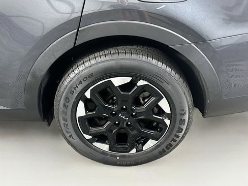 Used 2024 Kia Sorento S image 11