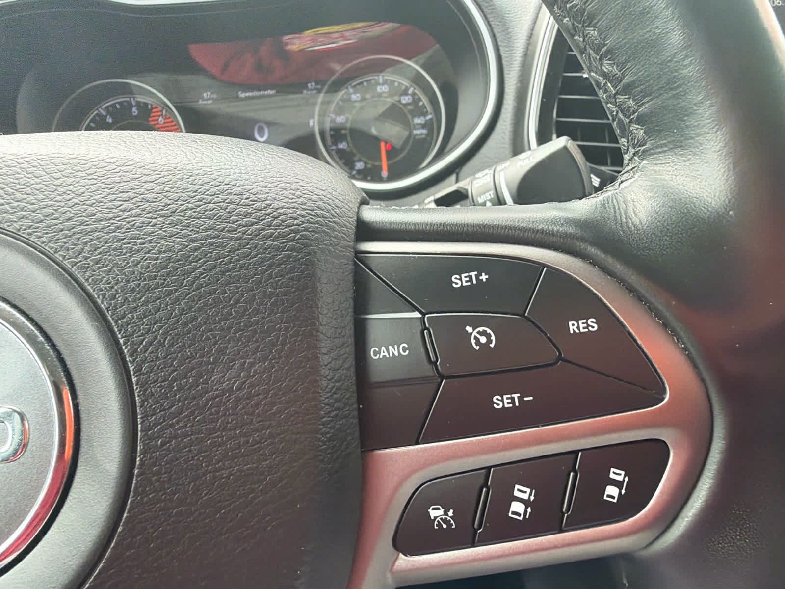 Used 2020 Jeep Cherokee Limited w/ Technology Group AWD/4WD image 24