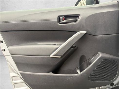 Used 2025 Toyota Corolla Cross LE image 10