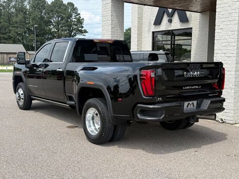Used 2024 GMC Sierra 3500 Denali Ultimate AWD/4WD image 8