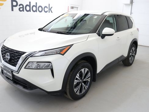 Used 2023 Nissan Rogue SV image 3