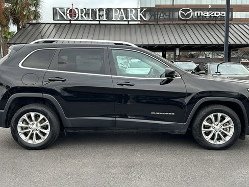 Used 2019 Jeep Cherokee Latitude w/ Popular Appearance Group image 9