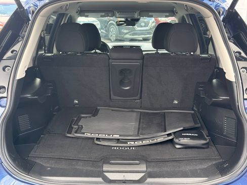 Used 2019 Nissan Rogue SV FWD image 12
