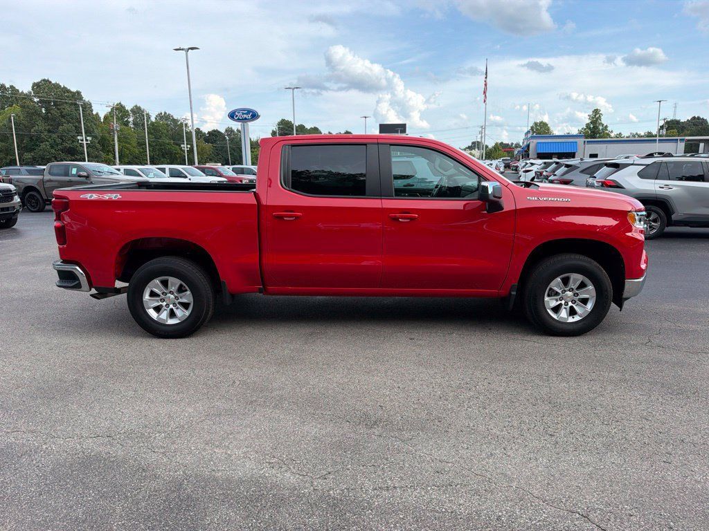 Used 2025 Chevrolet Silverado 1500 LT AWD/4WD image 2