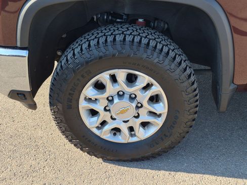 Used 2024 Chevrolet Silverado 2500 LTZ w/ LTZ Plus Package AWD/4WD image 11