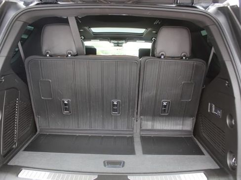 Used 2025 GMC Yukon Denali Ultimate w/ LPO, Floor Liner Package AWD/4WD image 5