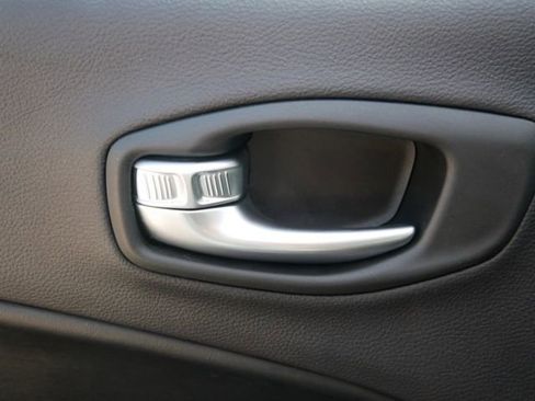Used 2018 Jeep Compass Trailhawk w/ Leather Interior Group AWD/4WD image 14